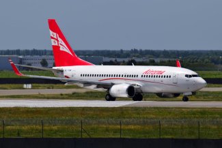 Georgian Airways Boeing 737-700